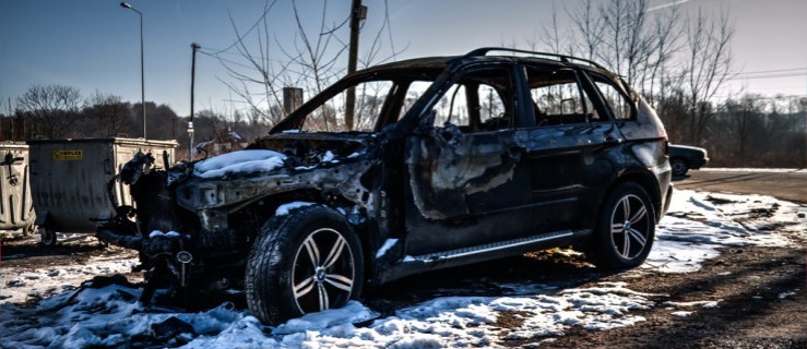 Spalone BMW X5 przy Królewieckiej. Jak długo wrak będzie