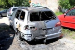W nocy w centrum Elbląga spłonęły dwa samochody